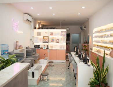 Tuyện Dụng Thợ Nail Kèm Kỹ Năng Gội Đầu Cơ bản - Môi Trường Làm Việc Thân Thiện